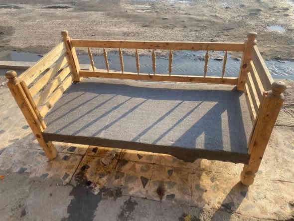 تخت شغل ثقيل السعر ٣٥ الواحد
عدد٣
الرفاعي قرب نفق الصحة
*********** موصل
