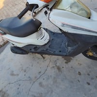 عندي دراجه بريز البيع الدراجة مكينتهة ناعمة وخرسه شلعة ومعدل تاير الور...