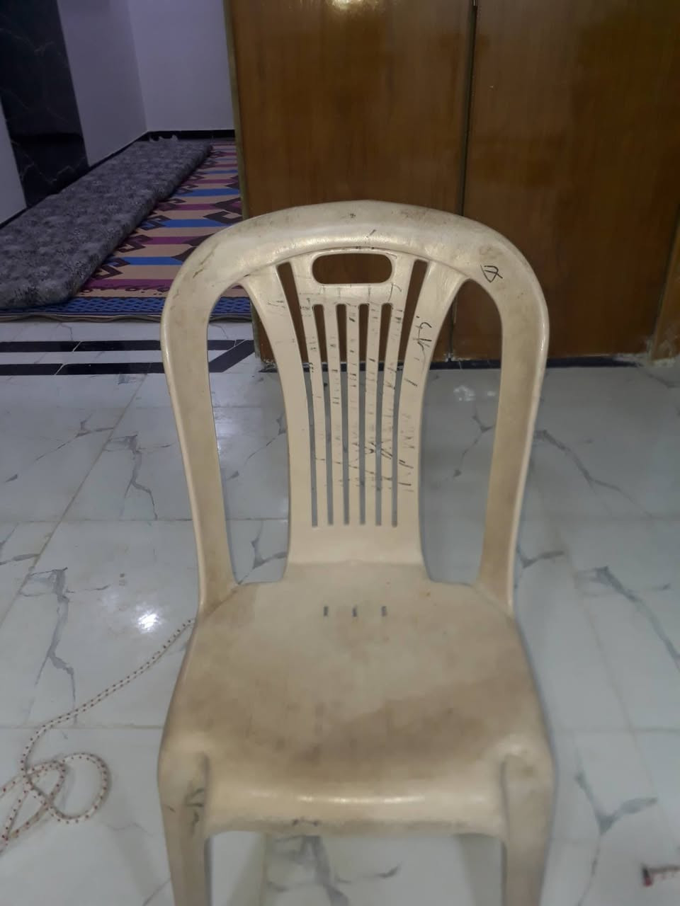 ميز  بلاستك ويا ٣ كراسي
واحد من الكراسي بي فطر  وملحوم.
ب٢٥ قفل


**إذا كنت صاحب هذا الإعلان وتريد حذفه لأي سبب، رجاءا أرسل رسالة إلى الدعم الفني**