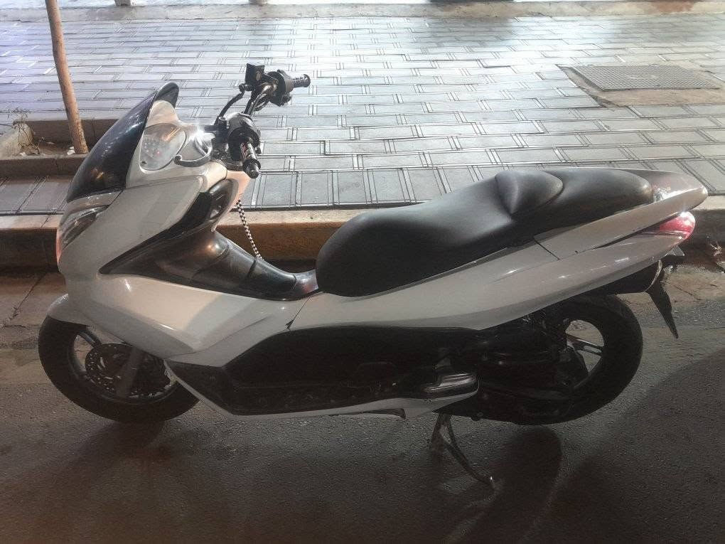 السلام عليكم pcx جيل اول ياباني مكفوله كفاله عامه لوك مكينه 150 برغي ممفتوح بيه  مال حاويه دراجه تتعب تكول جديد حساس ازدحام حساس ستان كله شغال ماشي ٣٥ حقيقي السعر مليون و١٥٠ وبيه مجال العنوان بغداد  الكاظميه المقدسه الهاتف ***********
