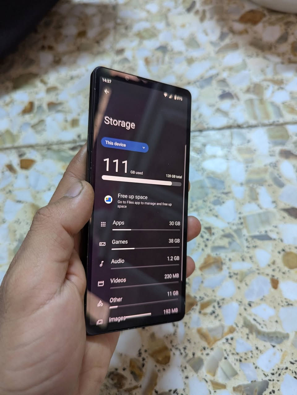 سلام عليكم جهاز sony 5 mark 5

 نسخة ياباني دوكومو ( عربي اصل)

 شريحتين شريحة eism وشريحة عادية

 معالج سنابدراجون 8 جين 2 

كامرات 2 بدقه 48 ميغا بكسل تصور 4k. 120 فريم مع برامج تصوير احترافيه

الصوت دل سبيكر ومدعومات ب5 ميزات وحده منهن الذكاء الاصطناعي 

ذاكرة 128 عشوائية 8

 شاشه OLED شاشه 120 هرتز وتنرفع خلال اللعب لل 240 فريم

بطارية 5000

ومتروس ترس مواصفات

 الجهاز جديد كفاله عامه

مراوس شعندك نزل مكاني بغداد

رقمي ***********
