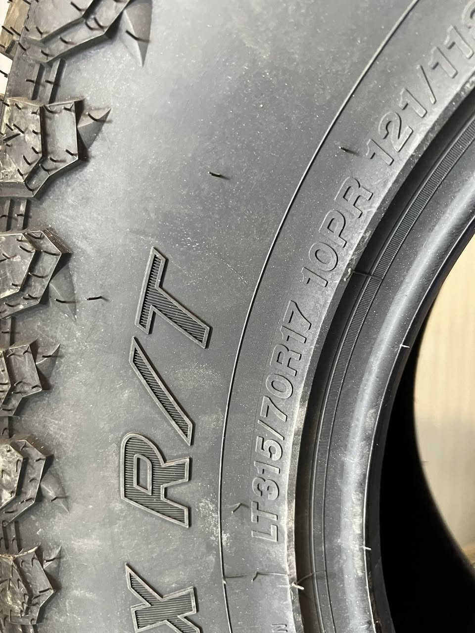 تخم تايرات جيب رانجلر  قياس 315/70R17 نقشة المرغوب  R/T


**إذا كنت صاحب هذا الإعلان وتريد حذفه لأي سبب، رجاءا أرسل رسالة إلى الدعم الفني**