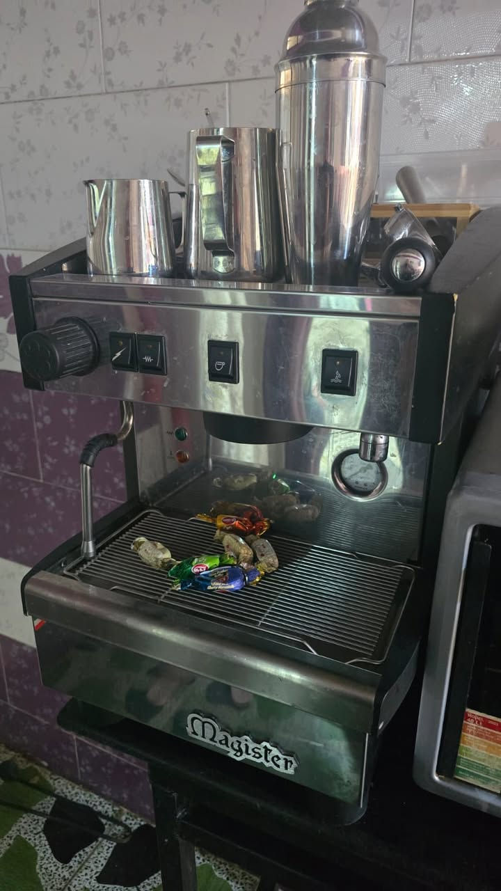 بارسته ايطالي مستعمله قليل بعدها جديده سعرها الاصلي 3 مليون ونص رايدها بمليونين وع الفحص 
الاستفسار 
***********
