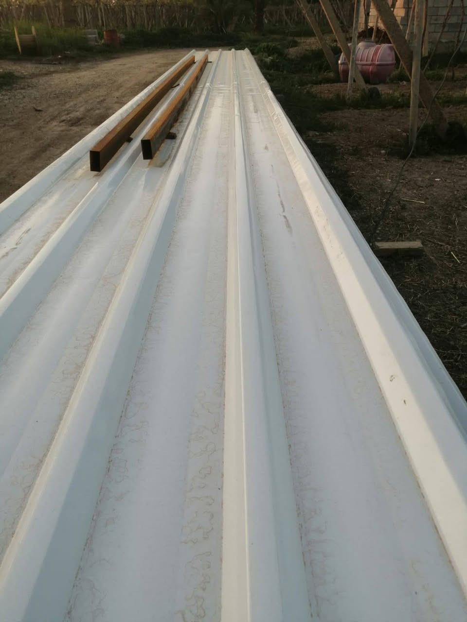 السلام عليكم يوجد لدينا سندويتش جديد ٤قطع طول ١١متر ٦قطع ١٢متر سعر المتر  ١٠وربع حجز عله هذه رقم ***********
