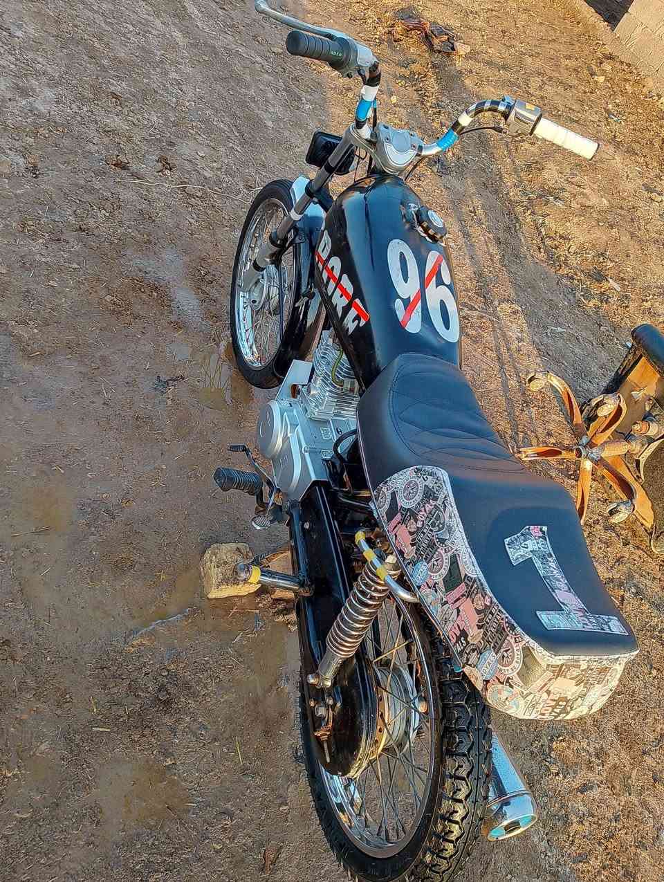 سلام عليكم دراجة للبيع نامه صارلي 15يوم شاد محرك الشراي يتصل ***********
