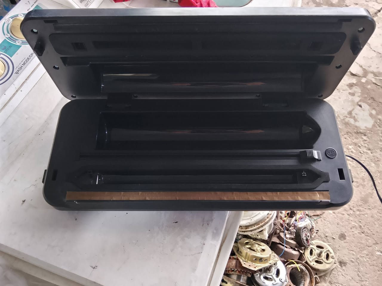 السلام عليكم يوجد جهاز  كبس جياس لايلون ***********    ***********
