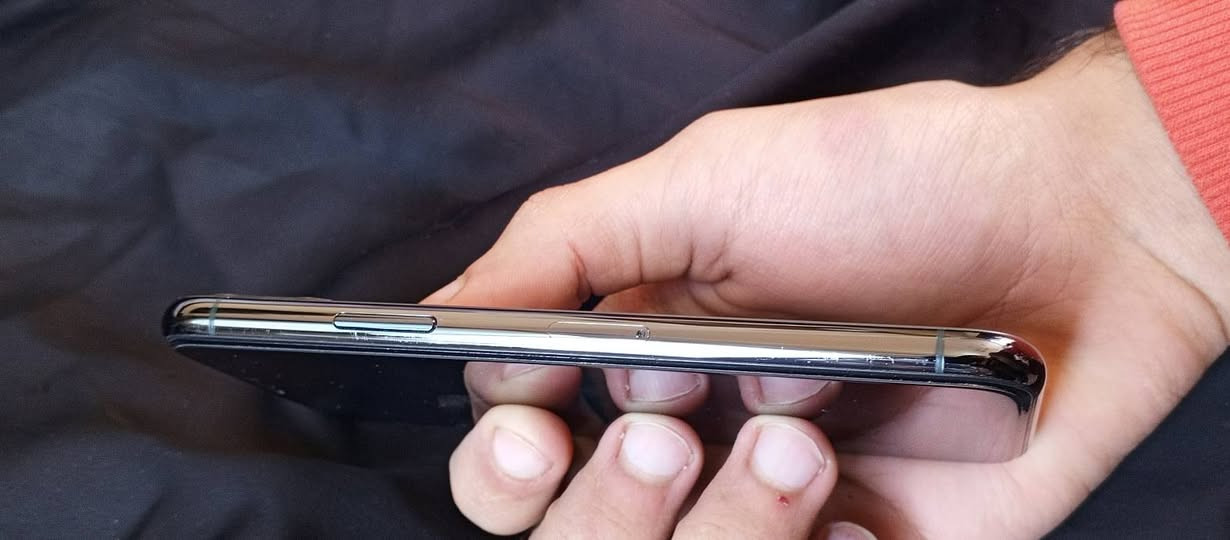 ايفون 11 برو نضافه 98% استخدام شخصي 
مبدل فقط بطاريه اصليه وميصرف شحن ابد
انطيكم بي ضمان 3 ايام سعر 300 بغداد الجديده مشتل للاستفسار خاص


**إذا كنت صاحب هذا الإعلان وتريد حذفه لأي سبب، رجاءا أرسل رسالة إلى الدعم الفني**