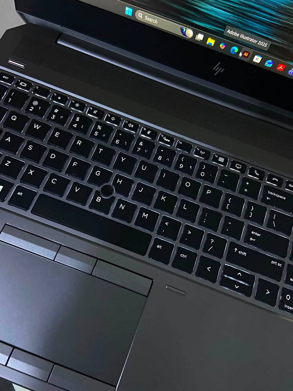 للبيع حاسبة HP مكاني بغداد مدينة الصدر ساحة مضفر رقمي *********** بيه ففط هذا الخط يطلع فقط بالشاشة السوداء ممئثر عليه ابد مواصفات👇🏼

حاسبه من نوع HP ZBook 15 G6، 
•المعالج مالته i7 من الجيل الثامن نوع H، 
•الرام 8 جيجا 
•كرت الشاشة مالته داخلية Intel 4 جيجا. •الهارد مالته SSD 256،
•الكيبورد فل عربي إنجليزي مع أرقام جانبية. 
لونه سيلفر من الداخل والخارج. 
•بطارية ليثيوم توفر لك شحن تقريباً 3 ساعات ضمان ساعة فما فوق

هذا اللابتوب مخصص للأعمال القوية اللي يحتاج معالج قوي، و هواي طلاب يحتاجون معالج قوي من نوع H، يكون هذا خيار مناسب الهم. 
•شاحنته وياه
