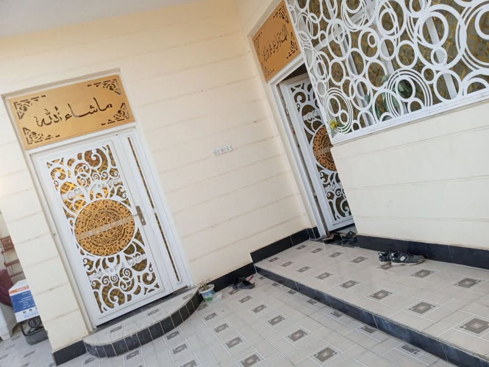 السلام عليكم
بيت ٢٠٠متر مطلوب إسكان
العنوان /الإسكان حي الغدير
للاستسفار الاتصال على الرقم 
***********
