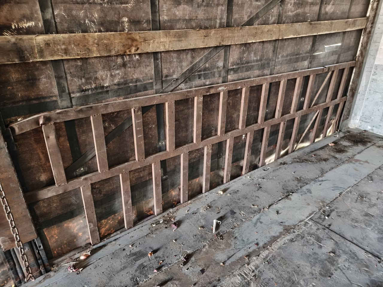 سلام عليكم محجر حافظة ارتفاع 90 سانتيم العدد 8 نضاف جدد بعده للبيع مكان واسط الدبوني رقم ***********
