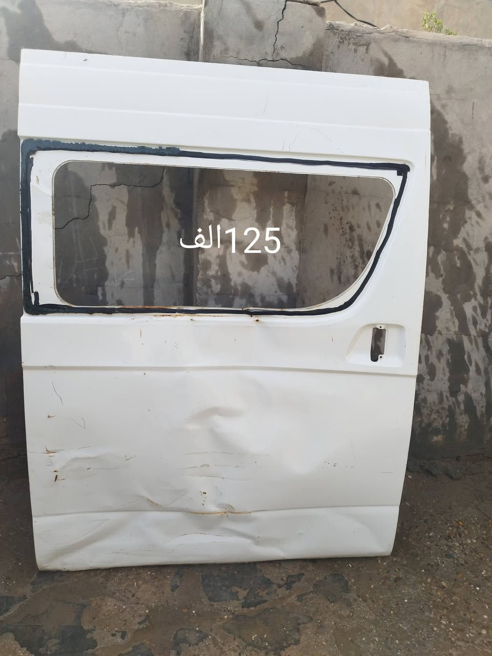 السلام عليكم غراض جنبي عاليه البيع باب سلايت بي طخه موضح بالصوره وفانات ودينمه بطه 120امبير يحتاجلها كتف المكان اللطيفيه جسر السابع رقم الهاتف  ***********
