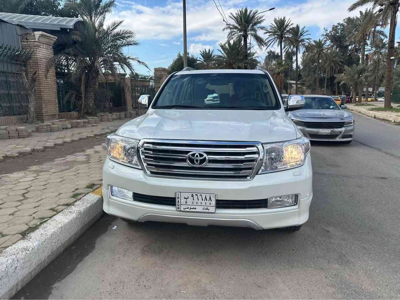 السلام عليكم 
لاند كروز ستينيه موديل 2011 كفاله مرقم بغداد رقمها حلو مميز تخم تاير توني شاده حداديه جديده سياره كفاله من كلشي مواصفات فول كشنات بقلاوه وكهرباء محرك 6 سلندر بيع او مراوس بتاهو او سورنتو خليجي من موديل 20 وفوك للاستفسار *********** ناصرية, ذي قار
