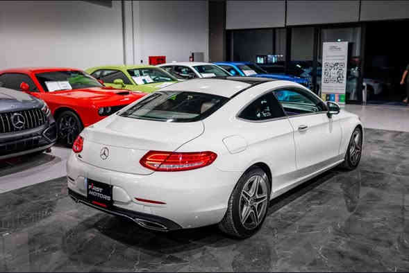 مرسيدس كوبيه C300 2017
ماشية 63,000 ميل‏  
كشنات جلد قرميدي , تدفئة للكشنات , بانوراما
 رادار أمامي , سماعات Burmester , لايتات Intelligent LED
 5 أنظمة قيادة , داخل LED , ويل AMG أصلي 
الدعاميات بلاديات بدون صبغ كفالة صيانة كاملة يم شركة BCM والفواتير موجودة السيارة نظيفة جدًا من الداخل والخارج
حادث بسيط: صبغ نص البنيد و 3 مكانات PDR خفيف كلش 

 مكان السيارة بغداد 
السيارة باسمي
 السعر 205 
***********
