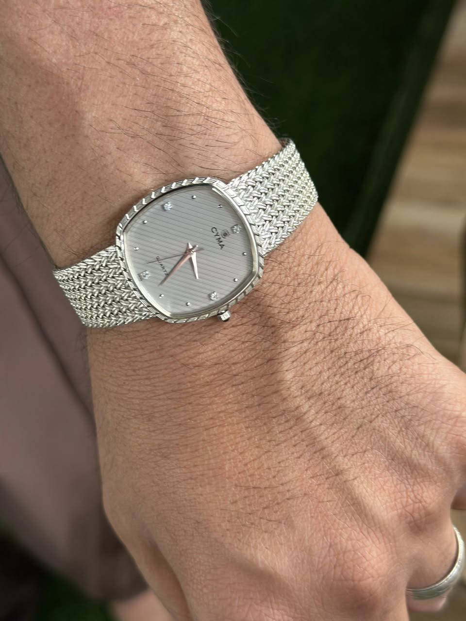 ساعة سيما ( CYMA) كواتز 
سويسري اصلي انتاج الثمانينات 
 - كلاسك  -   
تغليف ذهب ابيض حصيره 
نظافه لوك
السعر التواصل خاص


**إذا كنت صاحب هذا الإعلان وتريد حذفه لأي سبب، رجاءا أرسل رسالة إلى الدعم الفني**