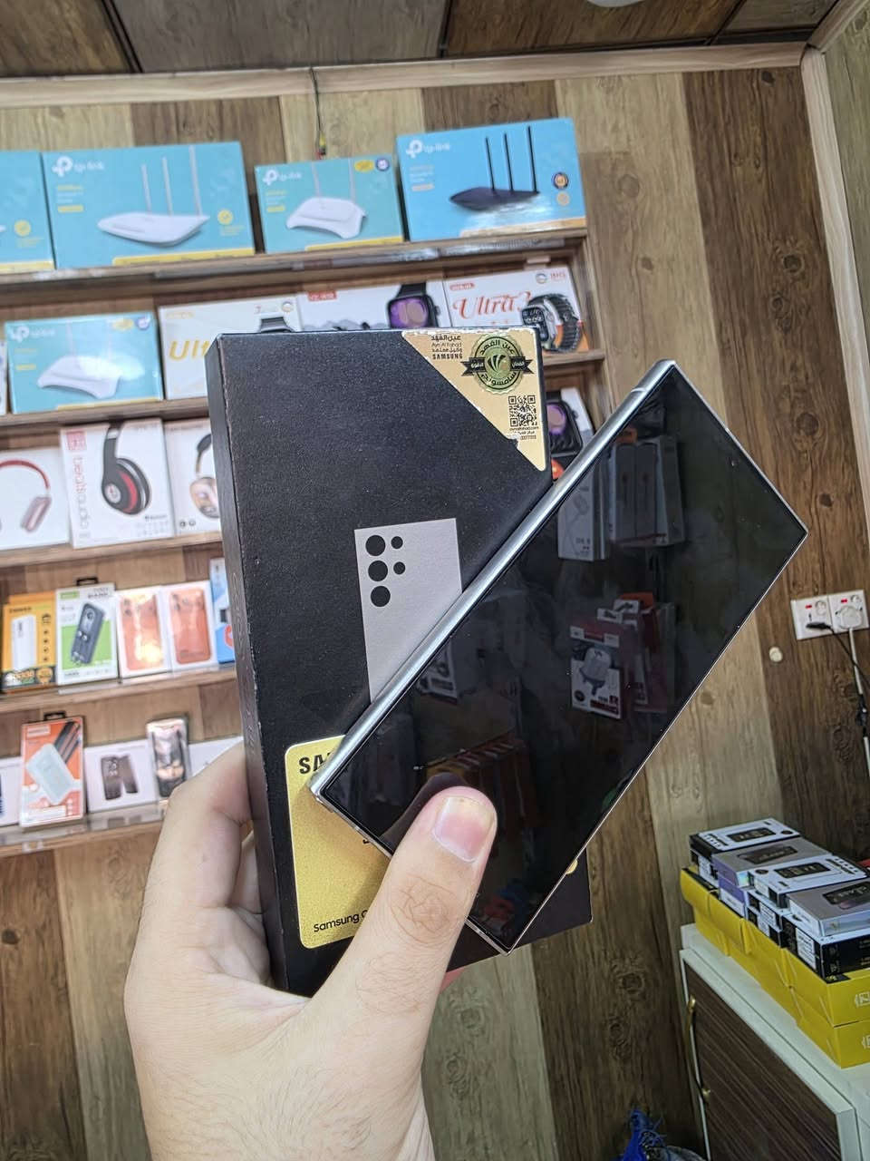 Samsung Galaxy S24 Ultra – 256GB 🔥
📱 اللون: تيتانيوم
💾 السعة: 256GB
✅ الجهاز بحالة ممتازة جدًا ونظيف، استخدام شخصي ومحافظ عليه. 🛡️ ضمان رسمي من شركة عين الفهد. ✅ خالٍ من أي عيب أو مشكلة، والفحص بأي مكان يريده المشتري. 📦 كامل ملحقاته الأصلية، وجاهز للاستخدام.بيع فقط 
مكاني بغداد /بسماية /
للاستفسار ع رقم ***********
