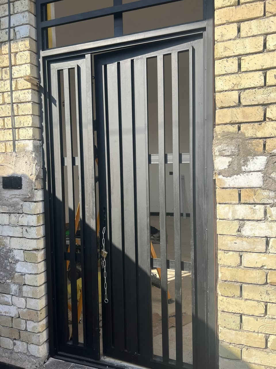 سلام عليكم صباغ متفرغ اطلع جميع المحافظات اسعار مناسبه جدن المهندسين تفضلو يوميه قطعيه اطلع رقم *********** رقمي واتساب ***********
