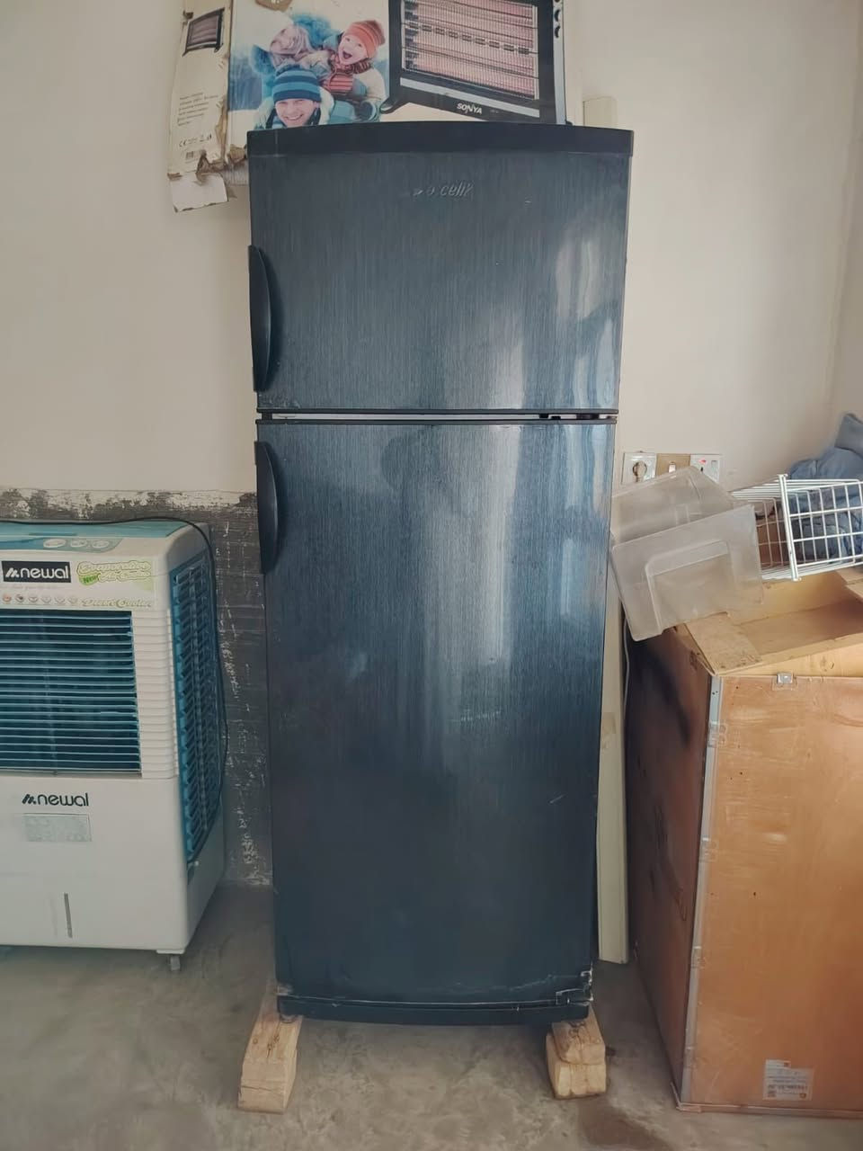 متاح ثلاجه فوول شغل ونظافه وسط سعرها 120 وبيها مجال شراي اتصل ***********
