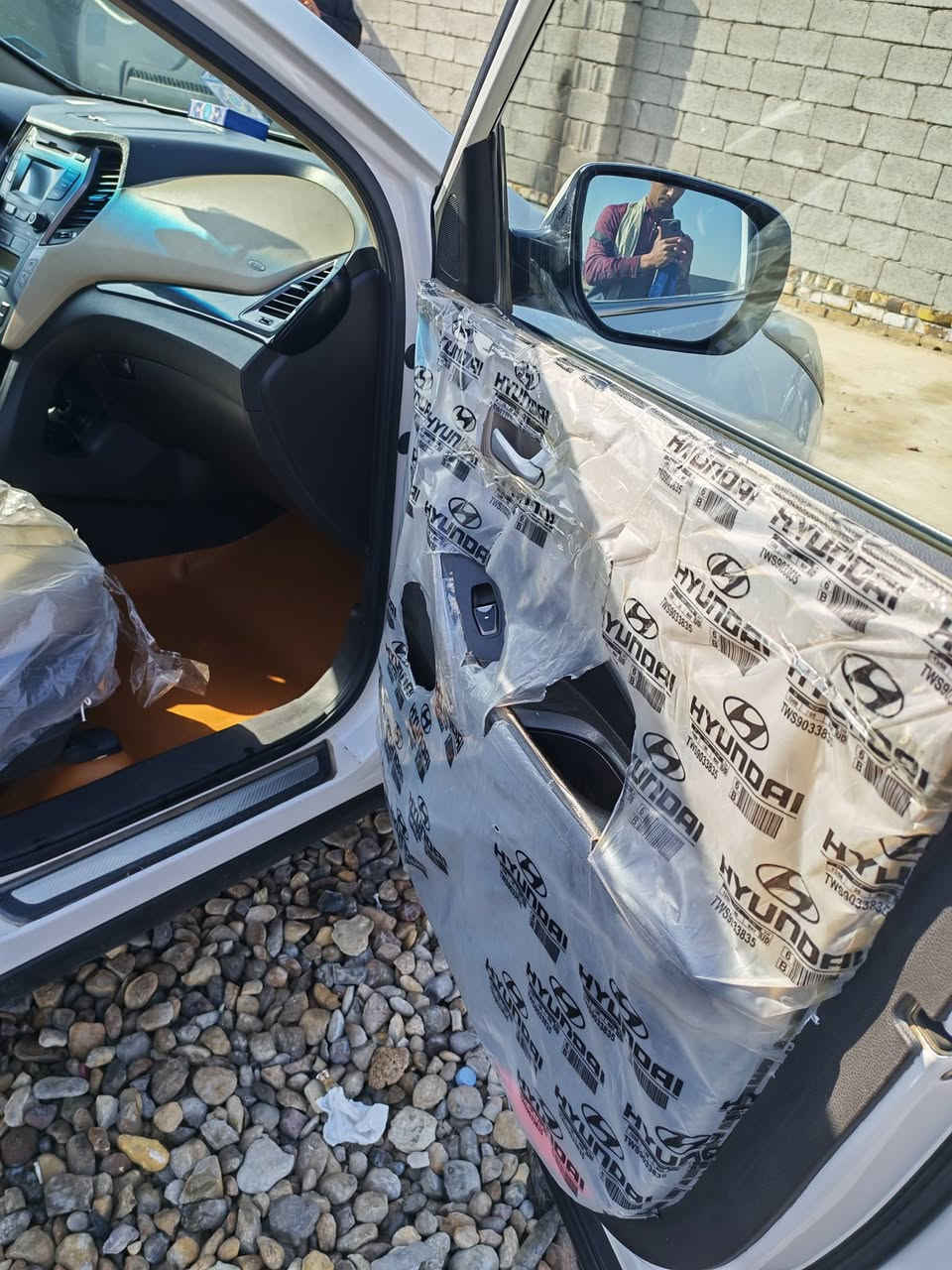 سنتافيا موديل ١٤مكفوله كفاله عامه ما عدا الموضح بلسونار السياره بسمي رقم إنكليزي مداور ثاني يوم السعر ١٧٨وبيها مجال
***********
