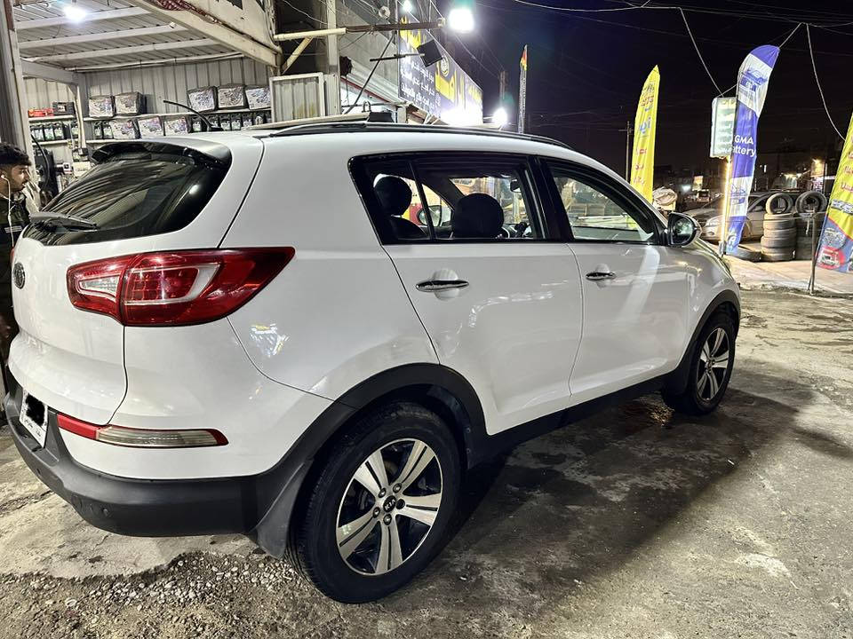 سبورتج موديل 2011 خليجية
السيارة مكفولة باستثناء طخة صغيرونة باب خلفي عكس السائق 
فول مواصفات عدا البصمة 
بانوراما
مري شفط 
كامرة خلفية 
حساس
مسجل شاشة 
كير ومحرك وصدر السيارة ما شاء الله ممتازات
السعر 155
الموبايل ***********
