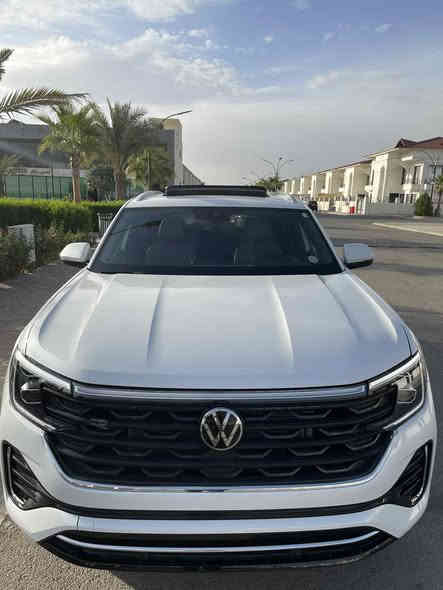 volkswagen atlas cross sport sel r line
2024

فول مواصفات 
دبل اكسل
فتحة سقف بنرامية
 بدون إرباك
حساساتت امامية خلفية 
المسافة المقطوعة : ١٦ الف ميل
سلندر 4 توين تيربو
 رادادات امامي وخلفي وجانبي 
لايتات داينمك 
داتا شو 
كشنات امامية تدفئة وتبريد  
صبغ جاملغ امامي جهة الراكب
رقم كاتي اربيل
رقم شاسي 
1V2AE2CA8RC203816
سعر ٣٦٨٠٠ $ بي مجال
واتس اب 
***********
