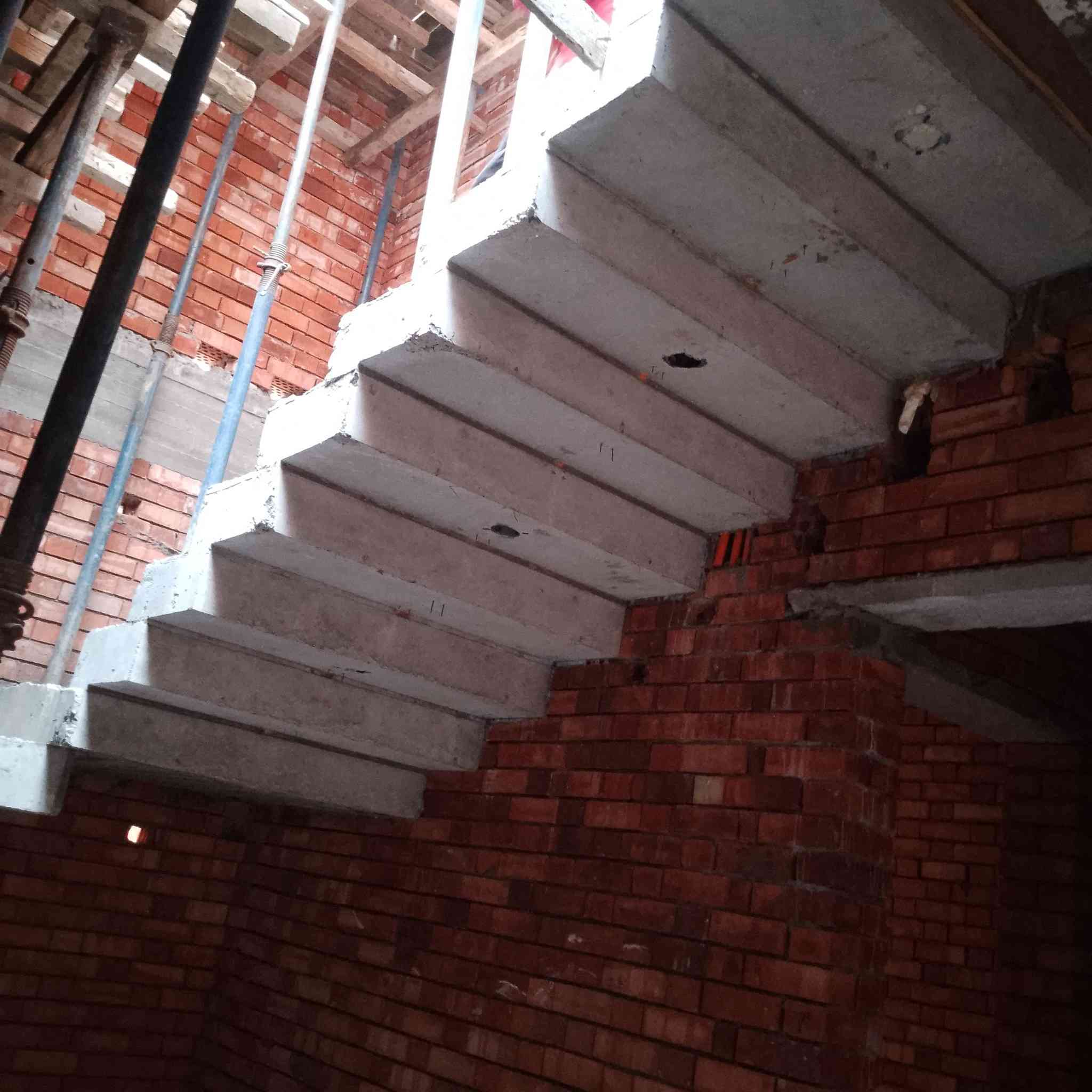 سلام عليكم
عمل نجارة وحدادة وصب اقساط وحاظر داخل القرنة 
وخارجها 
رباط ارضي
رباط فوق الشبابيك
سقف اي مساحة كانت 
عمل درجة اولى وتسليم مهندس 
عملنا كرسته وعمل أو فقط عمل 
*********** وتساب
