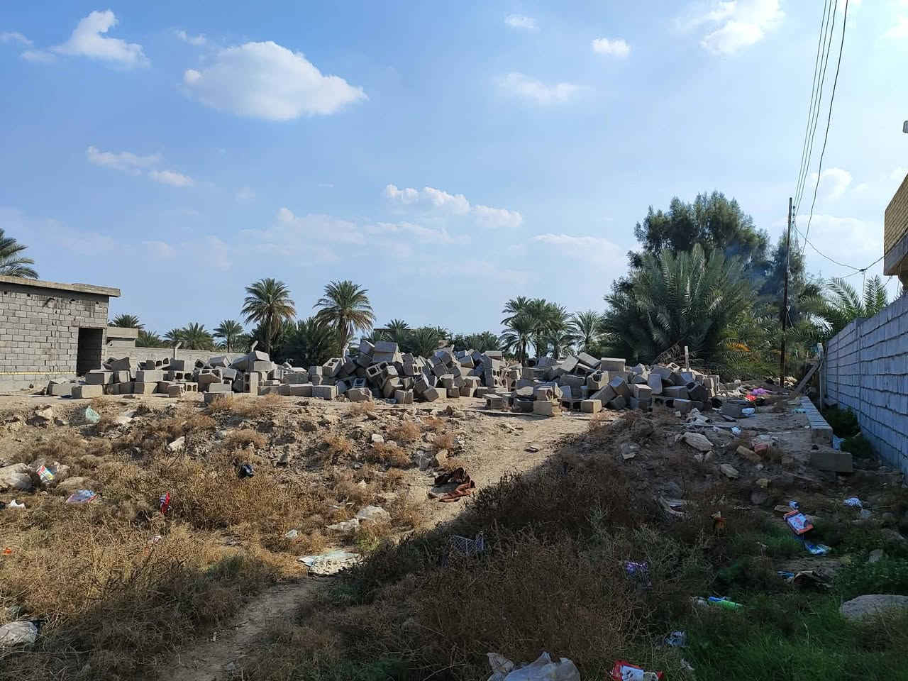 سلام عليكم قطعت ارض للبيع مساحه 316 بيها بتلو وبيها الف 500 بلوكه مكان جبله الحيدري غرب رساله الجديده رقم صاحب الارض *********** مكلف بل نشر
