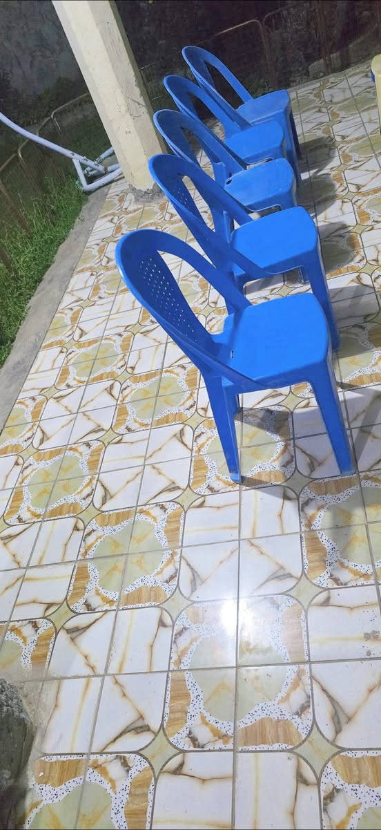 كراسي للبيع العدد ٣٠ الشراي يجي خاص او ينتصل عله الرقم ***********العنوان حله السعر انتصل وتدلل

