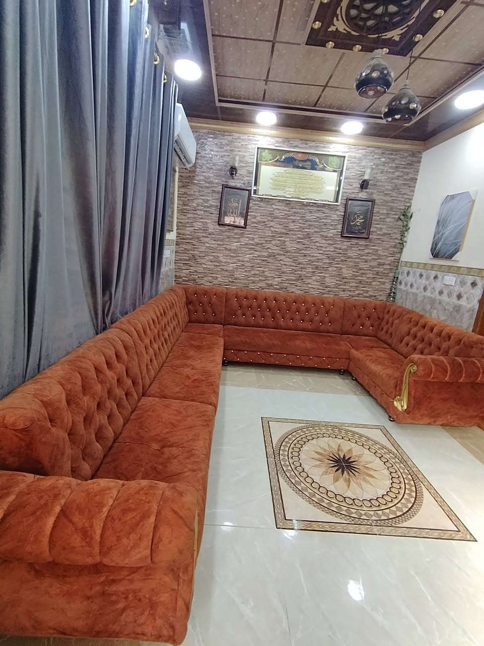 ديوان زاويتين فول نظافه ١٠٠ بل١٠٠ قياس ١١ متر خشب موصل فصال الاتصال على الرقم ***********
