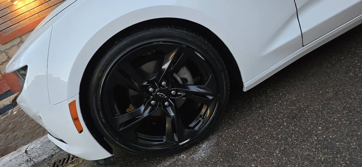 السلام عليكم 
شوفرليت كامارو 2023 LT 
السيارة 7 الف مايل حاليا بصمة تشغيل وابواب لايتات زنون بلاد رقم بغداد صور الضرر موضحة بلصور ربع الجاملغ الخلفي مصبوغ والجاملغ الامامي الايمن واصبعين بلبنيد السعر 177 $ وبيها مجال بسيط للاستفسار  ***********
