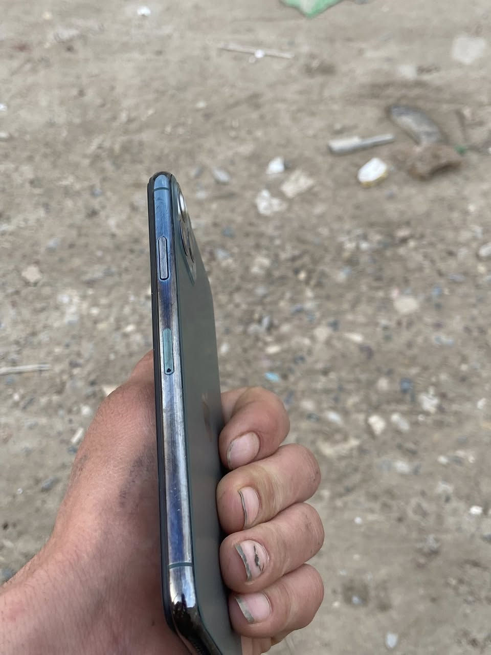 السلام عليكم شباب ١١برو ماكس ذاكره ٢٥٦ مبدل بطاريه وضهر فقط  //***********
