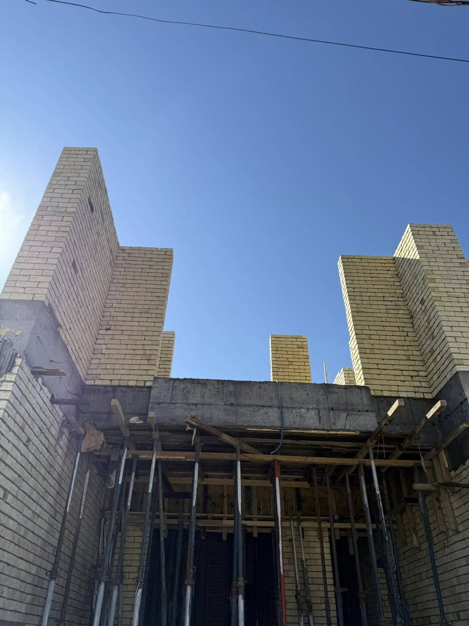 السلام عليكم 
تم على بركة الله 
ختم الطابق الأول
لموقع حي الجامعة (7)
على ارض بمساحة 300م
رقم الهاتف / واتساب 
***********
