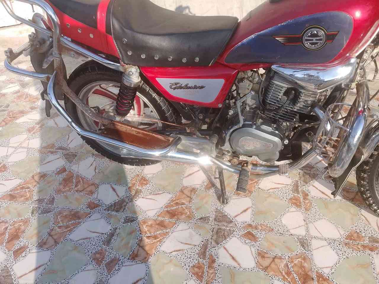 سلام عليكم دراجه للبيع تاي موته موديل 20 أوراق أصولي محرك ما مفتوح ناعم شرط دراجه شغاله كهربائيات كله مكان الدراجه قضاء النصر السعر خاص ***********
