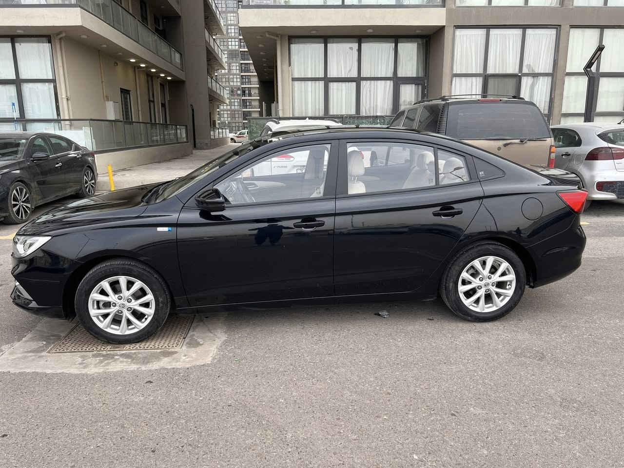 السلام عليكم mg5 موديل 2024
للبيع فقط 
رقم سليمانية الدولي باسمي 
هزة وسنوية جديدة 
ماشية 34 
كفالة عامة
شاشة كبيرة
ابل كار بلي واندرويد اوتو
تحكم ستيرن 4 جهات
كروز سرعة
ويل كب بلادي
السيارة جديدة وبحالة الوكاله 
عارضها ب 107 
وبيها مجال بسيط حك الجية
مكان السيارة بغداد حي الجهاد 
للاستفسار 
***********
