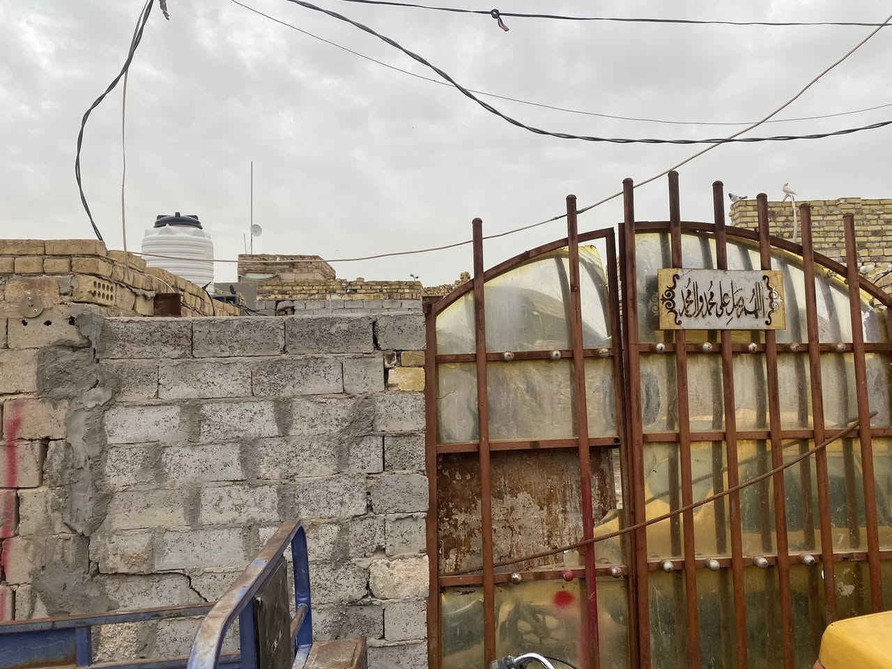 بيتين للبيع العنوان حي الجوادين المساحه الكليه 490 متر طابو صرف واحد محجوز وجاي نسدد
والثاني حر 
المحجوز تسديد تلقائي يعني ماعليك بلتسديد 

للاستفسار 
***********
