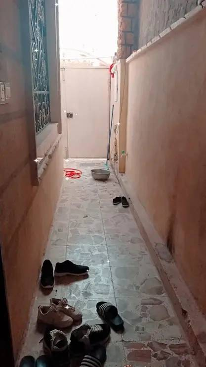 بيت للرهن 100 متر
نجف حي النداء قبل نهاية شارع المكاتب مقابل عمود 36..
... طابق ونصف...
الطابق الاول يحتوي على غرفة وصالة ومطبخ واستقبال وصحيات داخلية وخارجية..
الطابق الثاني يحتوي على غرفة وصالة وسطح..
سعر الرهن 24 مليون


**إذا كنت صاحب هذا الإعلان وتريد حذفه لأي سبب، رجاءا أرسل رسالة إلى الدعم الفني**