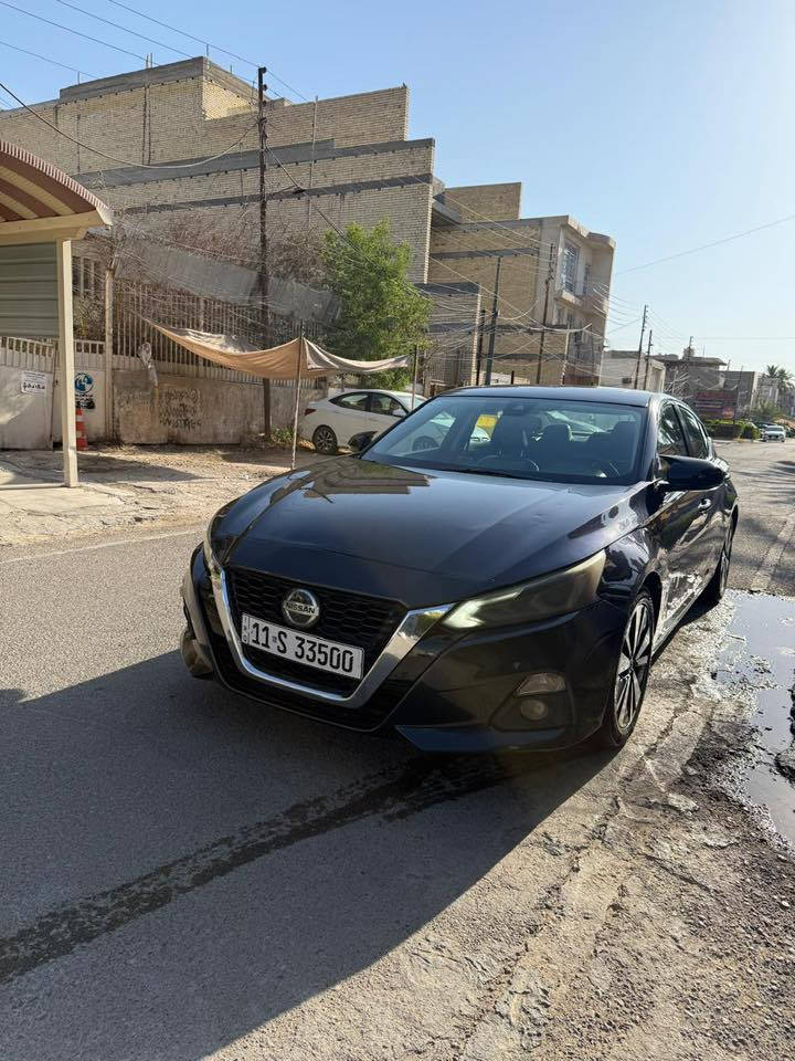 � للبيع نيسان التيما SL موديل 2019
فول مواصفات – أعلى فئة

🔹 محرك 2.5 لتر اقتصادي وقوي
🔹 جير CVT
🔹 شاشة كبيرة + نظام ملاحة
🔹 كاميرا خلفية + حساسات (سونار) أمامي وخلفي
🔹 فتحة سقف
🔹 مقاعد جلد كهرباء + تدفئة
🔹 تشغيل بصمة + دخول ذكي
🔹 مثبت سرعة
🔹 جنوط أصلية
🔹 أنظمة أمان متكاملة

السيارة نظيفة جداً ✔️
ضربتها خفيفة ✔️
ما تحتاج أي مصروف ✔️

💰 السعر:135$ دولار (قابل للتفاوض البسيط للجادين)

📞 ***********
