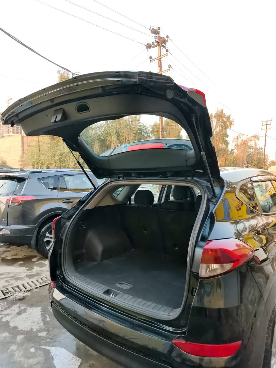 يالله السلام عليكم اخواني
توكسان للبيع فقط موديل 2018

رقم بغداد

ماشيه65 km

السياره جديده وارد امريكي مرفق بالمنشور

شاشه صغيرة

كامره دواره

السعر المطلوب155$ وبيها مجال جدا بسيط

الاستفسار الاتصال 
***********
مكان السيارة بغداد الدورة

ملاحضة مكلف بالنشر
