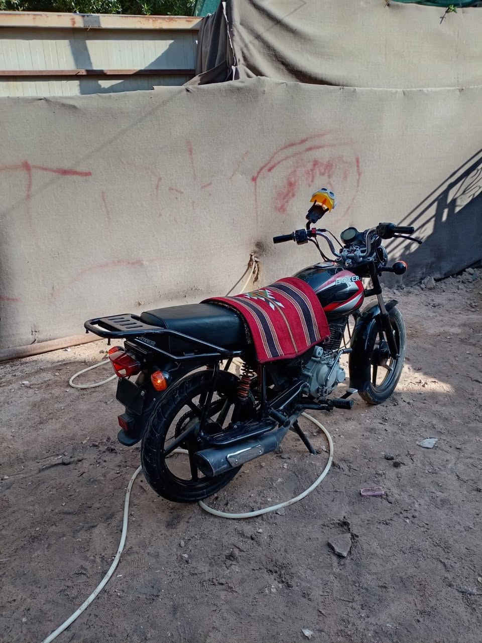 السلام عليكم بوكسر للبيع موديل 22 مفتوحه بستم بيه نقوصات بصيطه مكاني كربلاء حي رمضان السعر 750وبيه مجال قليل الاستفسار عارقم ***********
