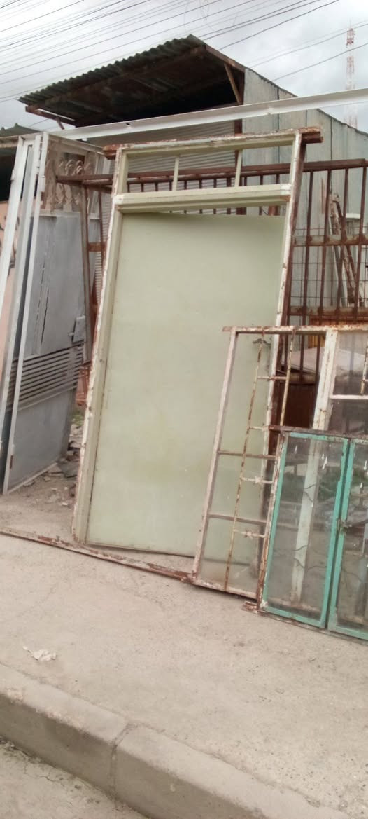 متاح ابواب شبابيك مستعملا ***********
