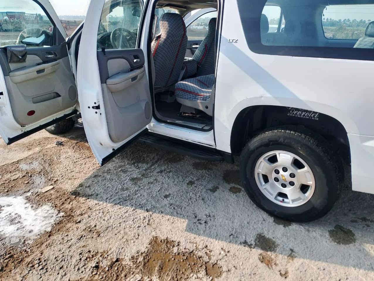 ضرر امريكا جاملغ سايق وبنيد 
خياسات بالبيبان السايق وبصف السايق 
الباقي كفاله من ضربه ولصبغ ونقل جثه وكصه
سياره مكينه وكير بشرط 
السياره خطها حله بغداد 
رقم واسط اجره 3 ارقام مميز ارقام نكليزي جدد سنويه 2030 سياره كامله مكمله تشغل وتطلع 
سعر 140$ وبيها مجال
تواصل ***********
