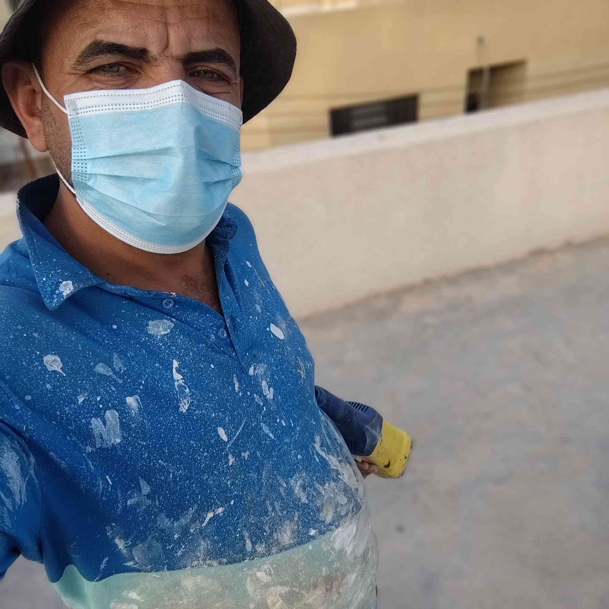 تم إنهاء عمل تنضيف السطح وجلي السطح وغسله وعمل عمل ماده عازلة للسطوح مقاوم للمياه والرطوبة وعازل حراري للاستفسار على الأرقام التالية ***********او *********** ان شاء الله ينال اعجابكم
