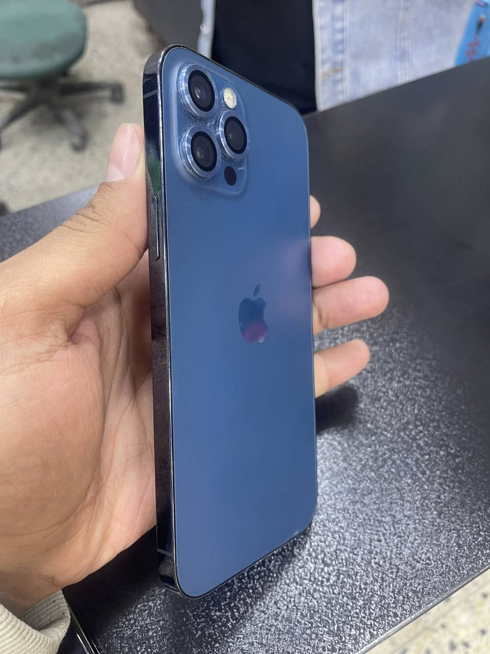 ايفون ١٢ برو ماكس
ذاكره ٢٥٦ GB
شرق اوسط 
دبل سيمكارت خطين 
بطاريه ٨١ بلاديه 
تلفون وتر بروف


**إذا كنت صاحب هذا الإعلان وتريد حذفه لأي سبب، رجاءا أرسل رسالة إلى الدعم الفني**