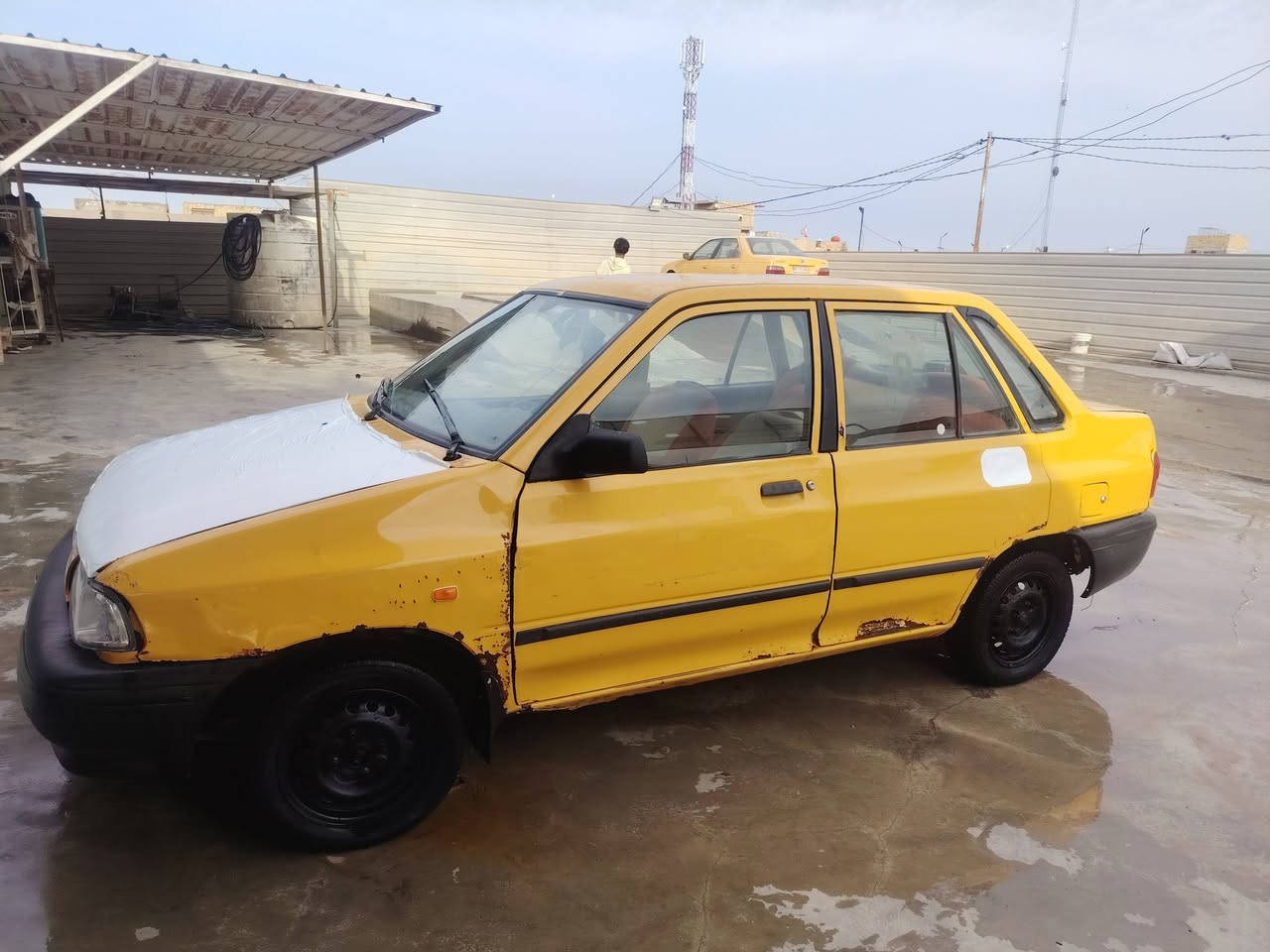 السلام عليكم سايبه 2012 رقم قادسيه المالك موجود يمي مطلوبه هيئه وغرامات 600 الف مكينه وكير وحداديه جدد السعر 18 وبيه مجال مكان سياره دوانيه  وهاذه رقمي ***********
