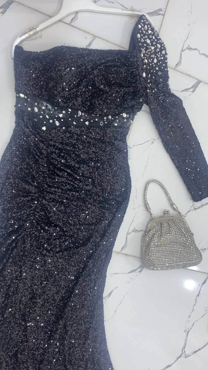 بنات عندي هذا الفستان للبيع اخذته من العامريه ب95 
لبسته بعرس اخويه مره وحده اريده ب60 يلبس لحد وزن 65
والبدله الصفره هم ملبوسه مره اريدها ب30 ظهرها شريط 
توصيل مجاني داخل الفلوجه 
رمادي 5 الاف


**إذا كنت صاحب هذا الإعلان وتريد حذفه لأي سبب، رجاءا أرسل رسالة إلى الدعم الفني**