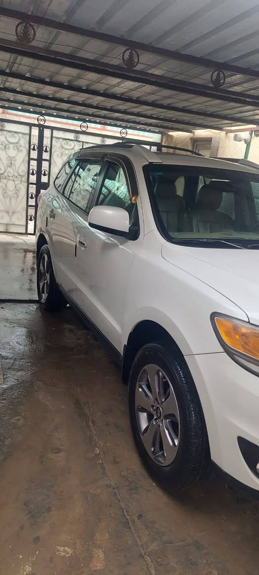 سلام عليكم للبيع سنتافي موديل12 V6 فور ويل محرك 3500 مكفول كلين تايتل بدون حادث فول مواصفات عدا البصمة ماشية 70 الف رقم انجليزي بغداد بسمي السعر 155 للأستفسار على الرقم *********** وتساب موجود مكاني بغداد مع تحياتي
