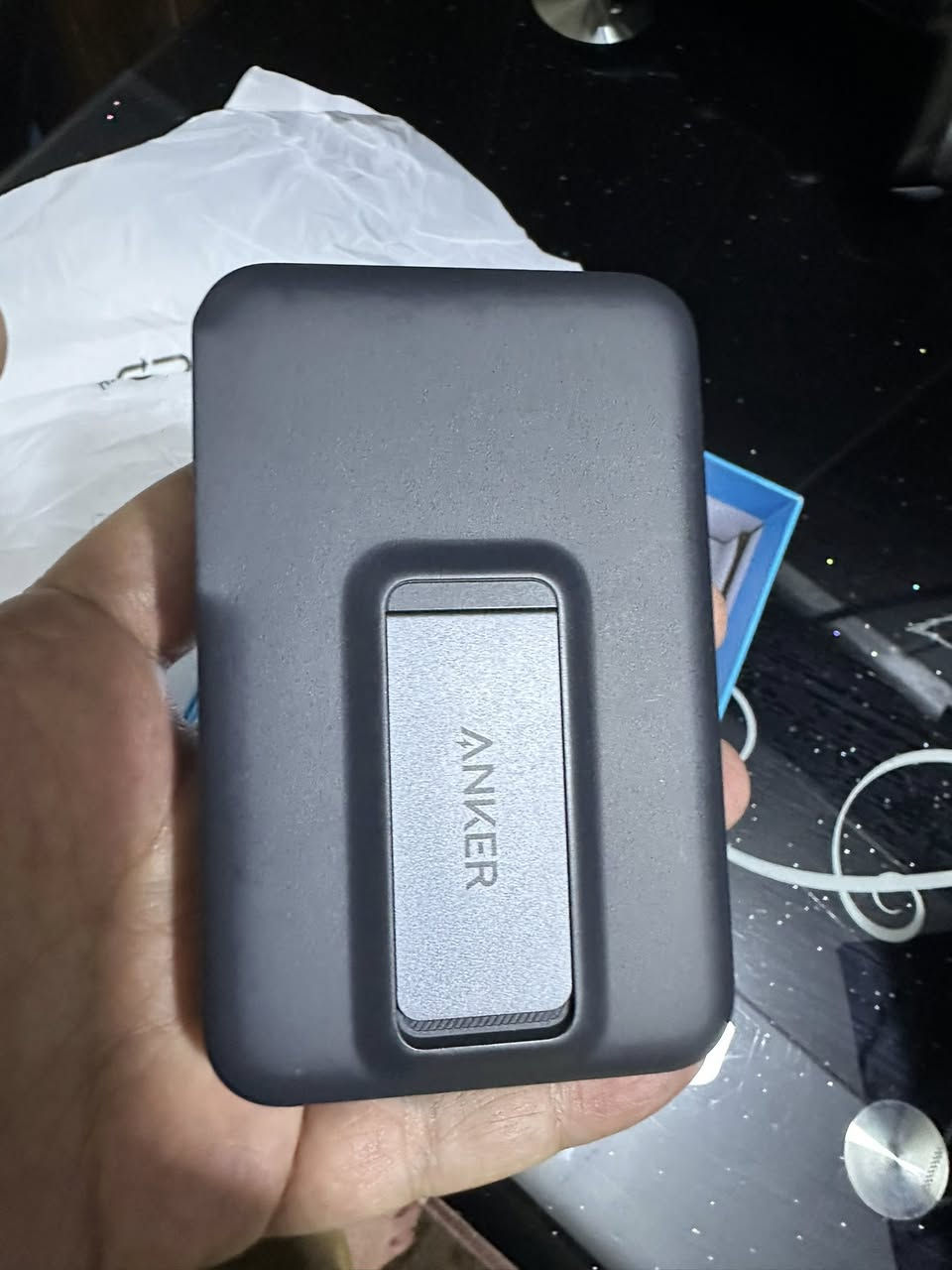 ⚡ باور بانك Anker MagGo الأصلي ⚡
شحن مغناطيسي فائق السرعة بتقنية Qi2 الحديثة مع تصميم عملي وأنيق 🔥

🔋 سعة 10,000mAh تكفي شحنات متعددة
⚡ شحن لاسلكي مغناطيسي سريع 15W
📱 يدعم iPhone 12 / 13 / 14 / 15
🧲 متوافق مع MagSafe
📊 شاشة ذكية تعرض نسبة الشحن بشكل مباشر
🪶 تصميم نحيف مع Stand مدمج للمشاهدة والاستخدام المريح

مثالي للسفر، الدوام، والاستخدام اليومي بدون أسلاك مزعجة ✨
جودة Anker المعروفة بالأداء والاعتمادية 💯

الحالة: ممتازة شبه جديدة استعمال اسبوع والنظافة واضحة بالصور
السعر 40 🔒 وموجود توصيل


**إذا كنت صاحب هذا الإعلان وتريد حذفه لأي سبب، رجاءا أرسل رسالة إلى الدعم الفني**