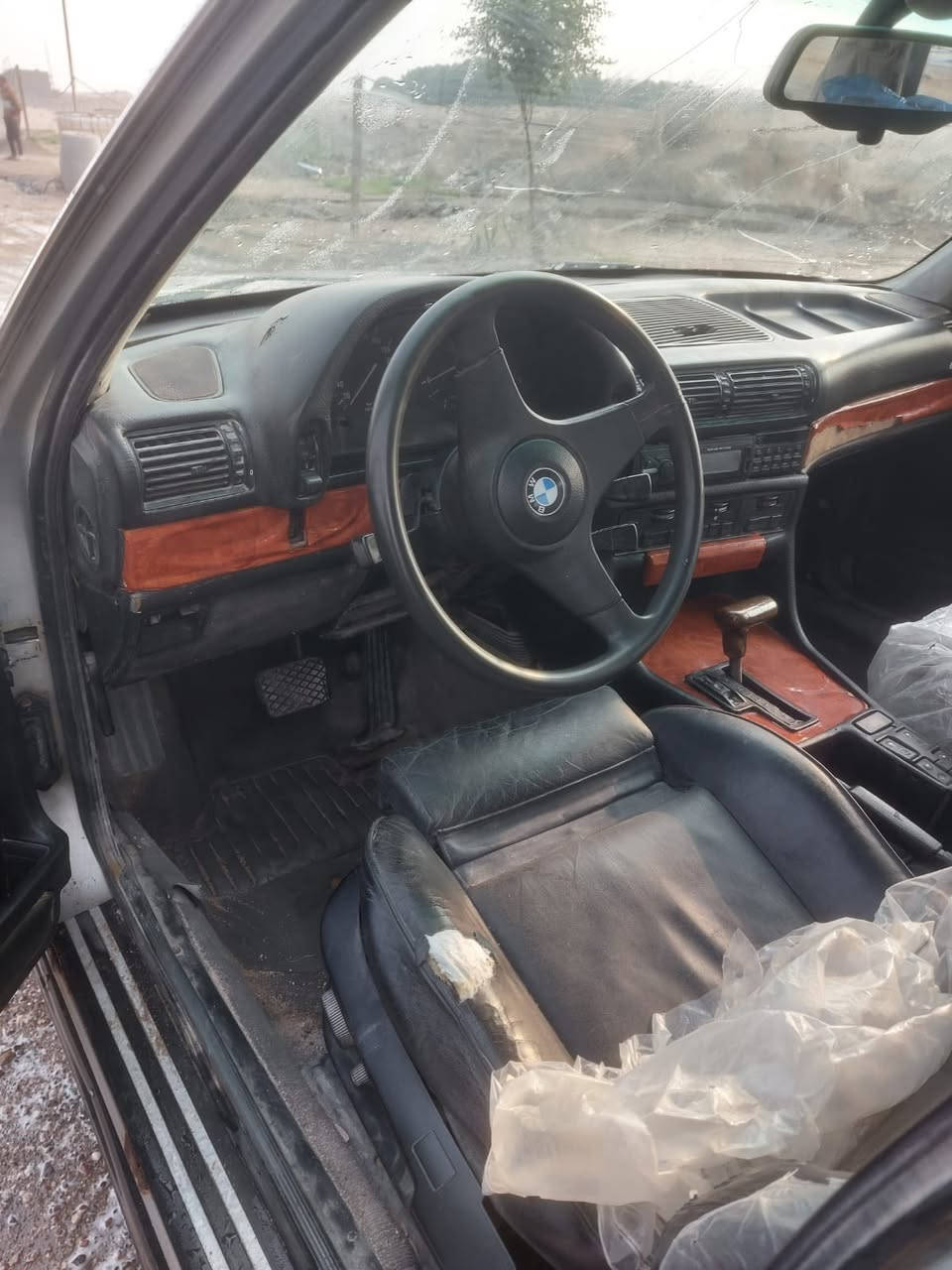 السلام عليكم خوان بي ام ٧٣٥ للبيع رقم بصره ألماني  موديل ٩٢مكانها بصره مكفوله من الصبغ والضربه كير محرك اكسل بالكارتون حداده كلش حلوه غرفه جديده سياره بلاد عظمتها تخبل لايت زنون كهربائياتهاكلها شغاله دعاميه كدام مابيها وسنويتها ضايعه بيها كتاب فقدان كامل حتى من المرور سعر ٢٧ موسعرها بس مستعجل علبيع مداور ثاني يوم 
***********
***********
