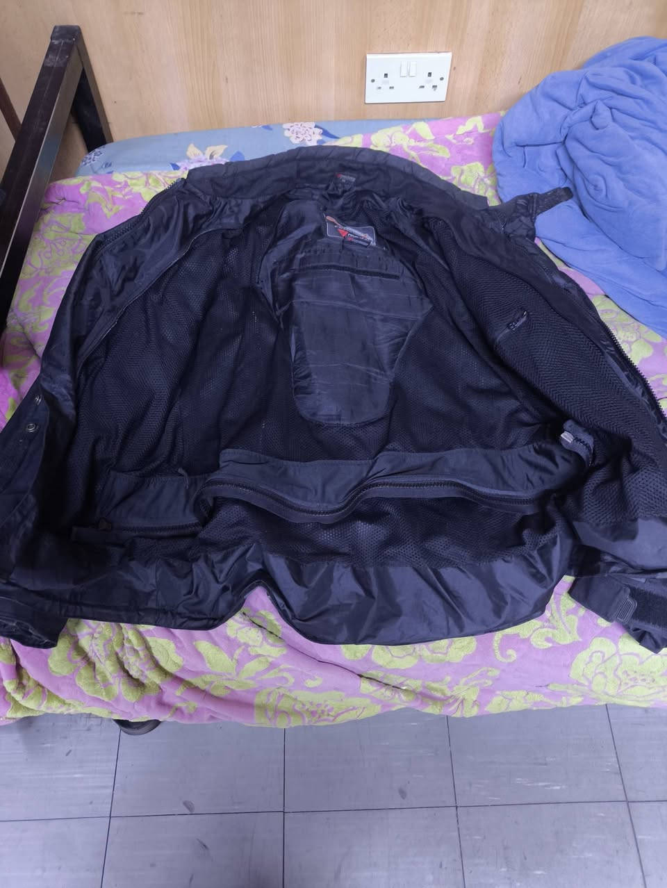 قمصله اصليه الماني مكانه بغداد كراده مريم سعره 50  ***********
