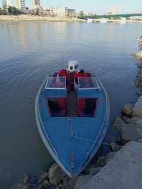 زورق للبيع جاهز من كلشي كيجات كلهه شغاله مع محرك ١٤٠ جونسن للاستفسار ٠...