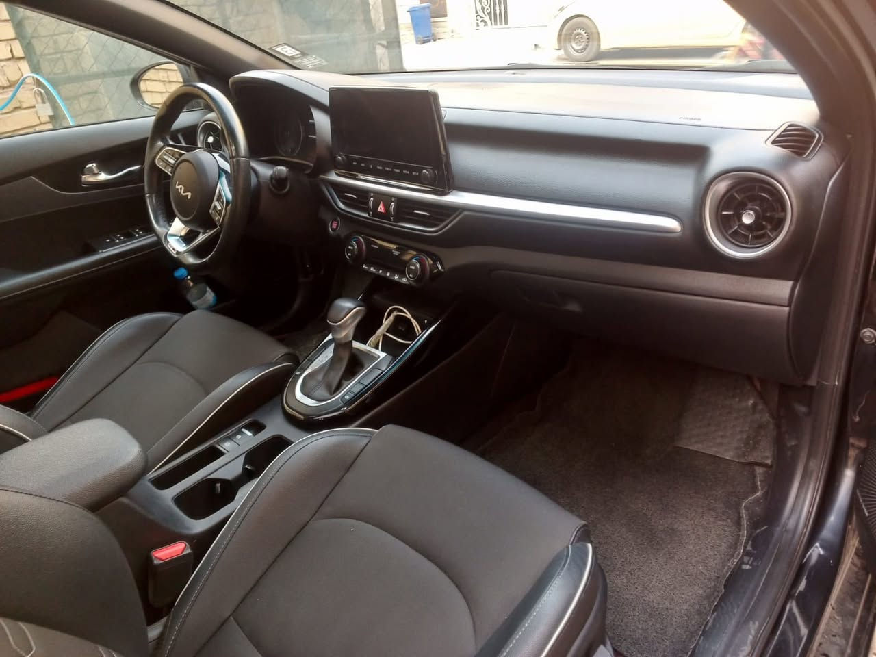 السلام وعليكم سياره فورتي جي تي لاين موديل 2022فول ماشيه  62 مايل صور الحادث مرفقه بل صور صار بيها حادث بل عراق باب الصدر مبدل السياره جاهزه من كلشي مكاني بغداد حي القاهره الضباط اي استفسار هذا رقمي ***********
